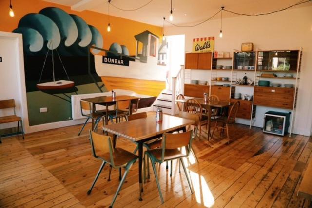 The Dolphin Inn Hostel 던바 외부 사진